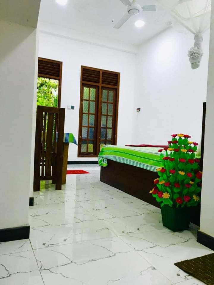 Green Jade Inn Мириса Екстериор снимка