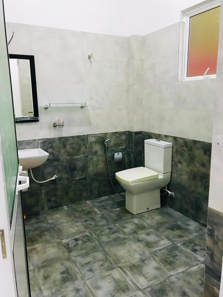 Green Jade Inn Мириса Екстериор снимка