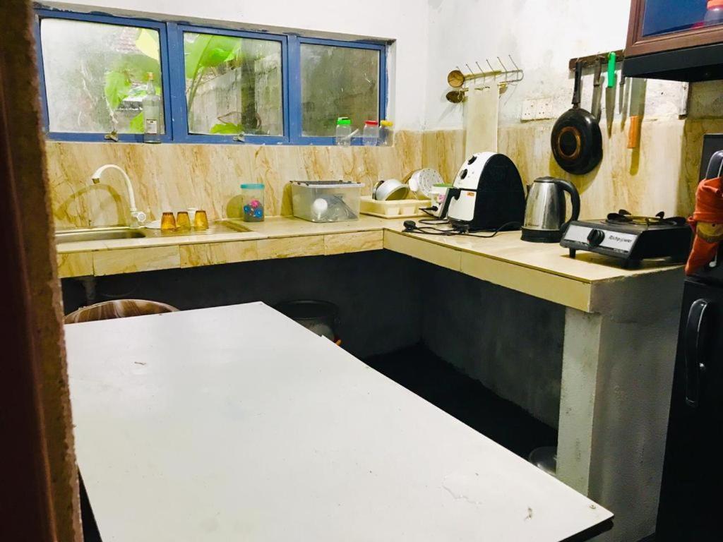 Green Jade Inn Мириса Екстериор снимка