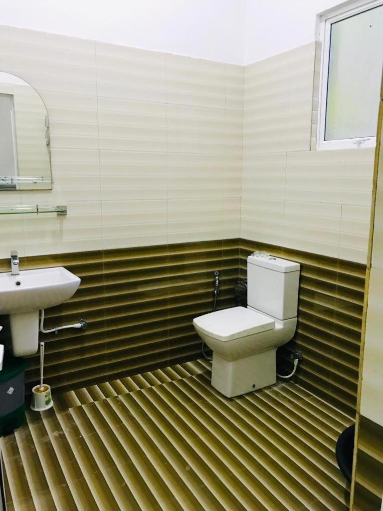Green Jade Inn Мириса Екстериор снимка