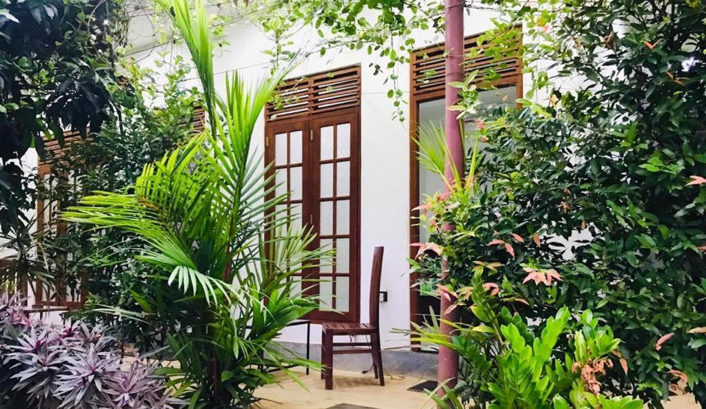 Green Jade Inn Мириса Екстериор снимка